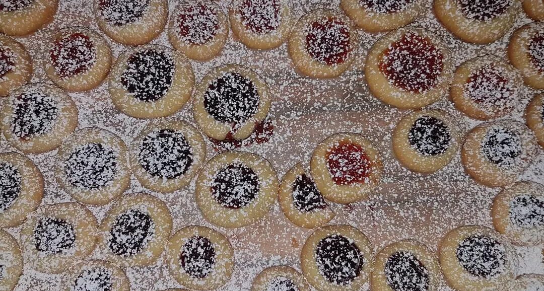 Az angyalszemet a kihűlés után kell porcukorral megszórni